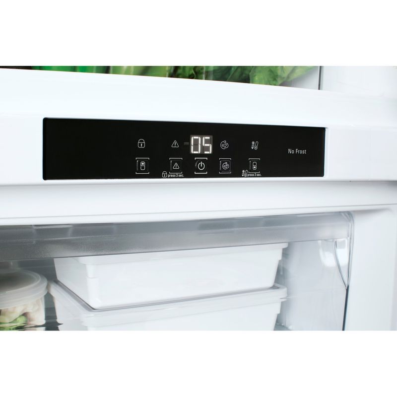 Hotpoint_Ariston-Комбинированные-холодильники-Встраиваемая-BCB-8020-AA-F-C-O3-RU--Белый-2-doors-Lifestyle-control-panel