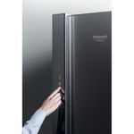 Hotpoint_Ariston-Комбинированные-холодильники-Отдельностоящий-HF-9201-B-RO-Черный-2-doors-Lifestyle-people