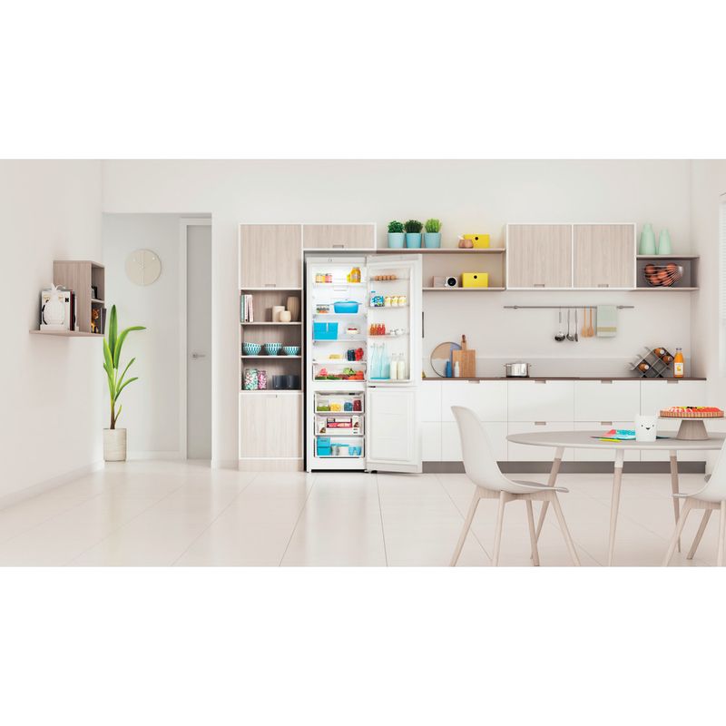 Indesit-Холодильник-с-морозильной-камерой-Отдельностоящий-ITS-4200-W-Белый-2-doors-Lifestyle-frontal-open