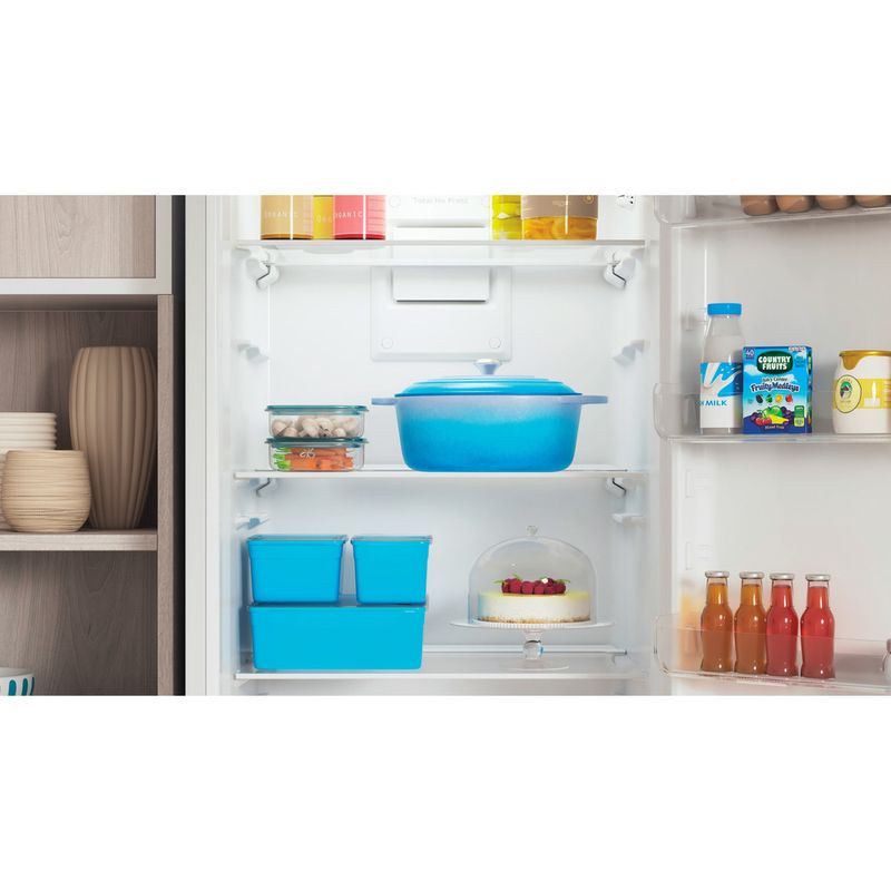 Indesit-Холодильник-с-морозильной-камерой-Отдельностоящий-ITS-4200-W-Белый-2-doors-Lifestyle-detail