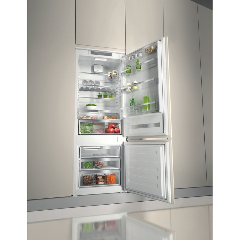 Whirlpool-Холодильник-с-морозильной-камерой-Встроенная-SP40-801-EU-Белый-2-doors-Lifestyle-perspective-open