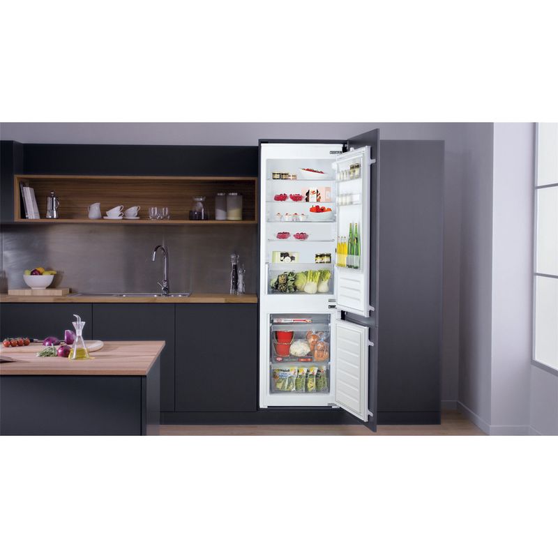 Hotpoint_Ariston-Комбинированные-холодильники-Встраиваемая-BCB-70301-AA--RU--Сталь-2-doors-Lifestyle-frontal-open