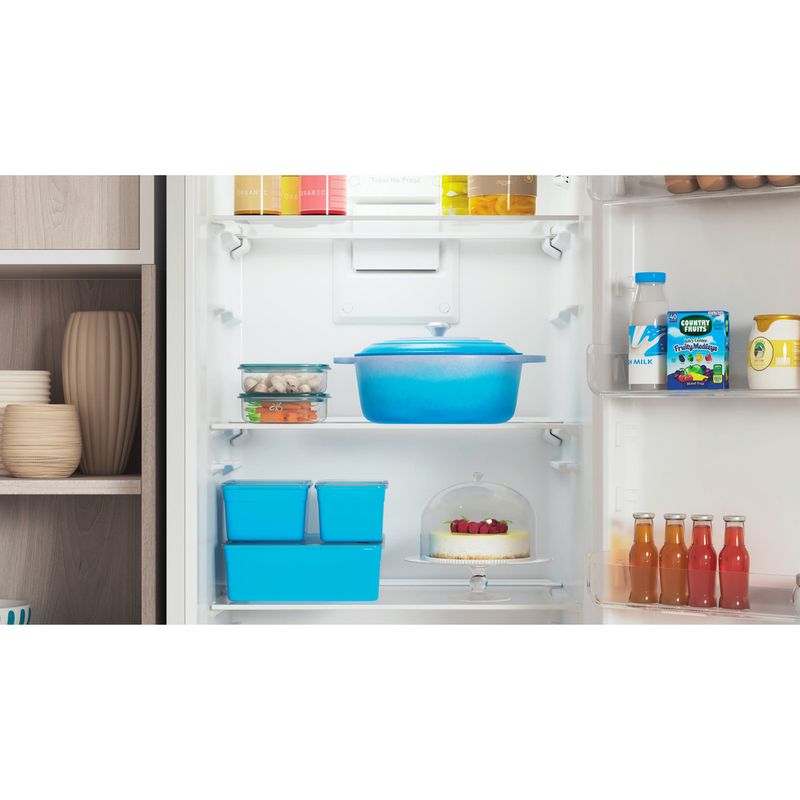 Indesit-Холодильник-с-морозильной-камерой-Отдельностоящий-ITR-4200-W-Белый-2-doors-Lifestyle-detail