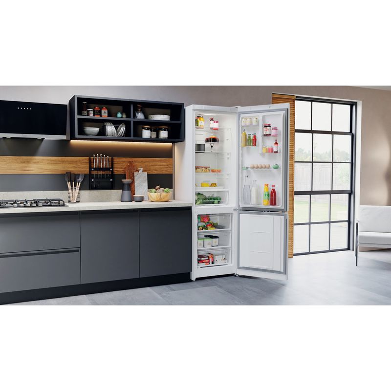 Hotpoint_Ariston-Комбинированные-холодильники-Отдельностоящий-HTD-5200-W-Белый-2-doors-Lifestyle-perspective-open