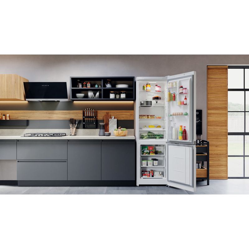 Hotpoint_Ariston-Комбинированные-холодильники-Отдельностоящий-HTS-5200-W-Белый-2-doors-Lifestyle-frontal-open