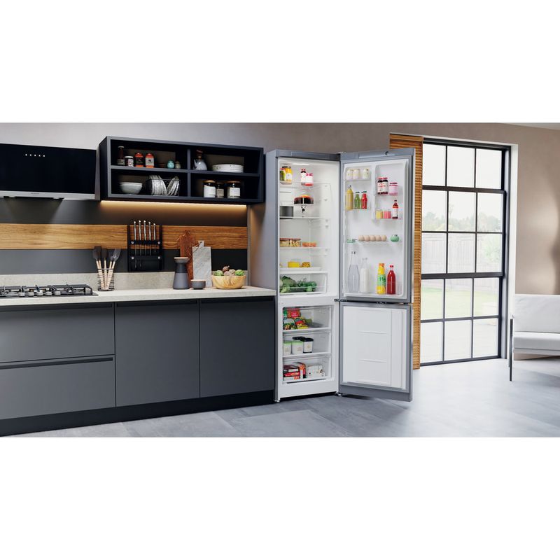 Hotpoint_Ariston-Комбинированные-холодильники-Отдельностоящий-HTS-5200-S-Серебристый-2-doors-Lifestyle-perspective-open
