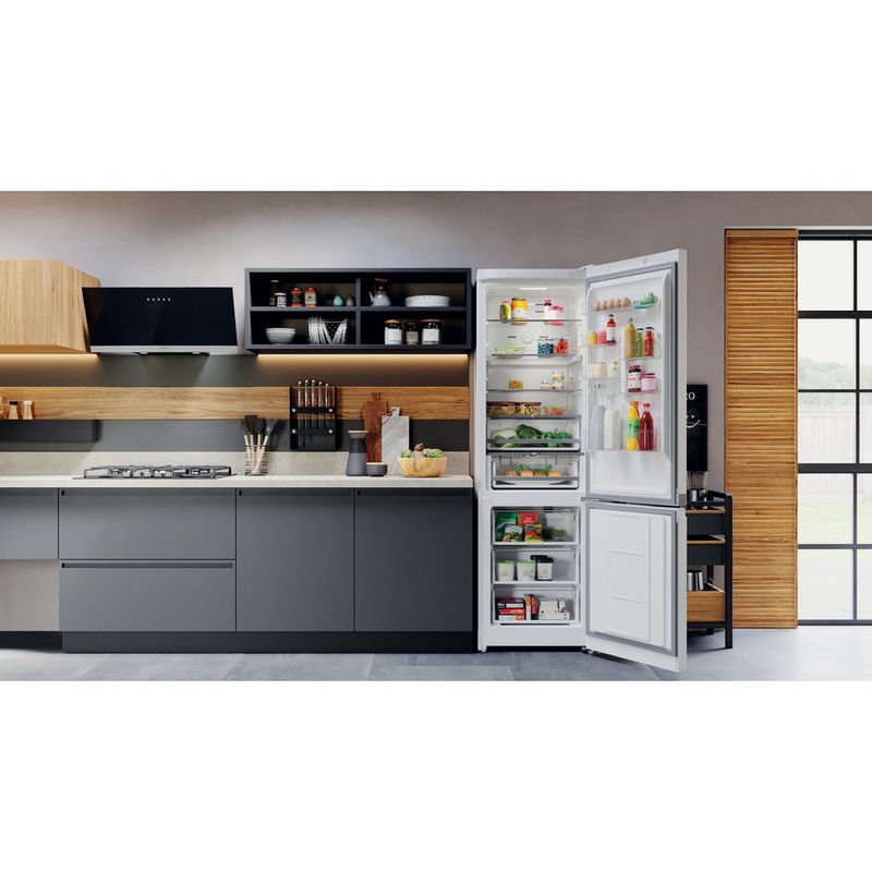Hotpoint_Ariston-Комбинированные-холодильники-Отдельностоящий-HTS-8202I-W-O3-Белый-2-doors-Lifestyle-frontal-open