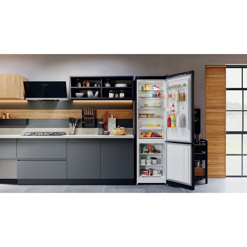 Hotpoint_Ariston-Комбинированные-холодильники-Отдельностоящий-HTR-7200-BX-Черная-сталь-2-doors-Lifestyle-frontal-open