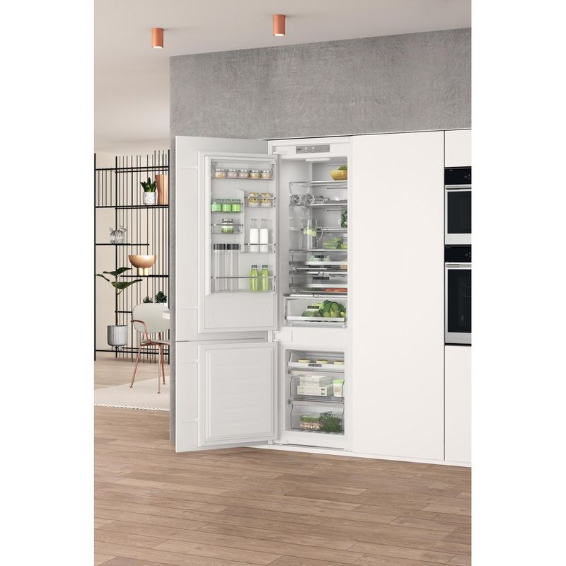 Whirlpool-Холодильник-с-морозильной-камерой-Встроенная-WHC20-T573-Белый-2-doors-Lifestyle-perspective-open