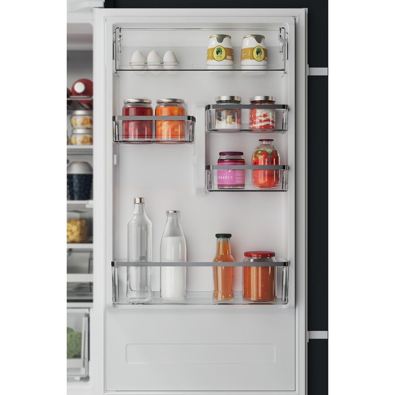 Hotpoint_Ariston-Комбинированные-холодильники-Встраиваемая-HAC18-T563-Белый-2-doors-Lifestyle-detail