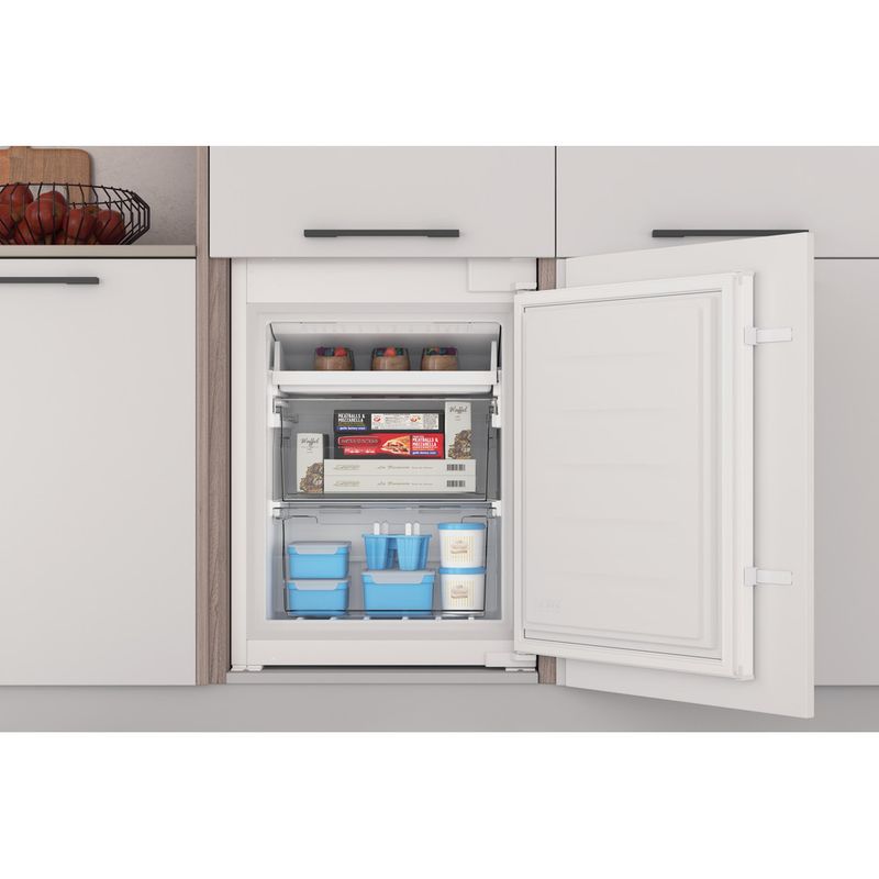 Indesit-Холодильник-с-морозильной-камерой-Встраиваемый-INC18-T311-Белый-2-doors-Lifestyle-frontal-open